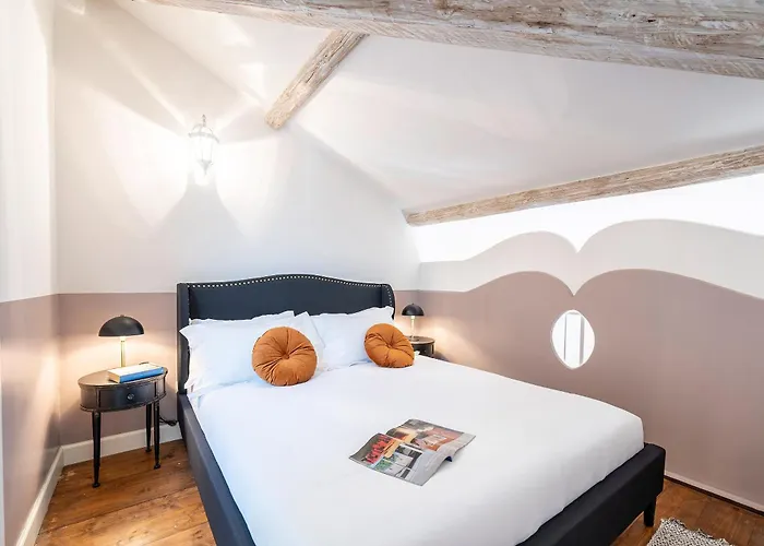 Genteel Scarlatti Apartment