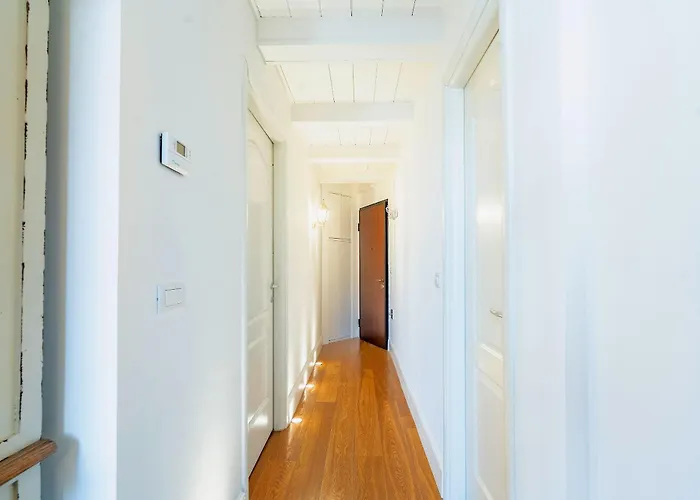 Genteel Scarlatti Apartment *